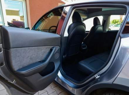 Tesla - Model Y