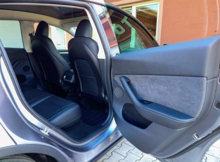 Tesla - Model Y