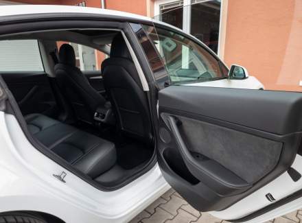 Tesla - Model 3