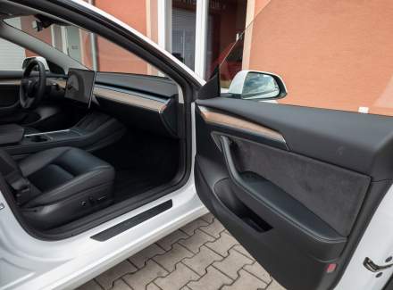 Tesla - Model 3