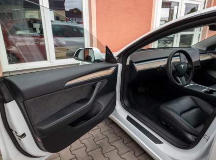 Tesla - Model 3