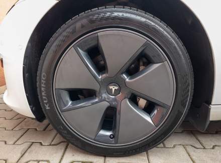 Tesla - Model 3