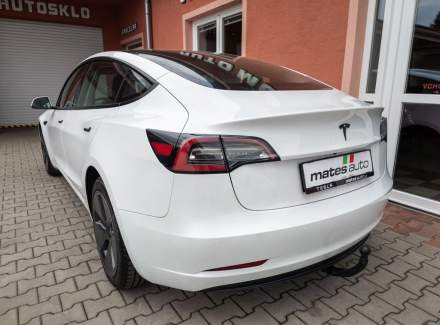 Tesla - Model 3