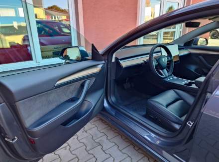 Tesla - Model 3