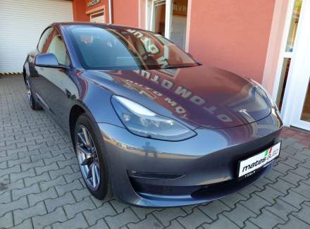 Tesla - Model 3