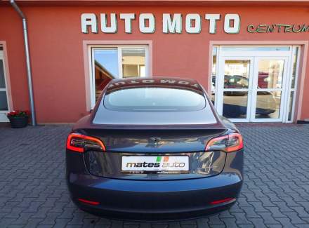 Tesla - Model 3