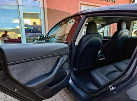 Tesla - Model 3