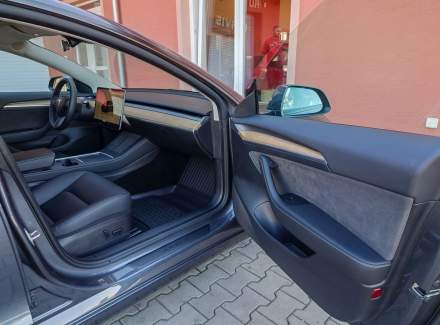 Tesla - Model 3