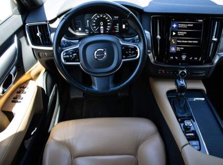Volvo - V90