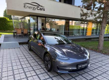 Tesla - Model 3