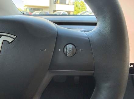 Tesla - Model 3
