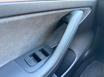 Tesla - Model 3