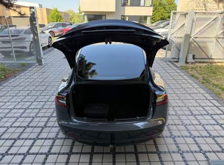 Tesla - Model 3