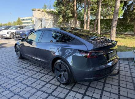 Tesla - Model 3