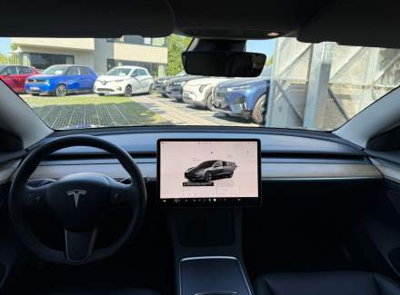 Tesla - Model 3