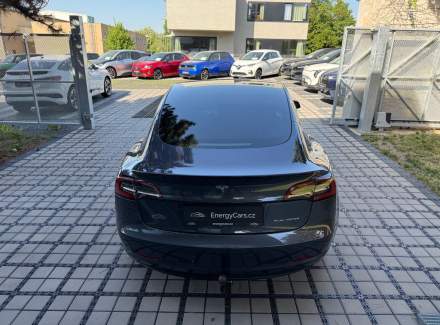 Tesla - Model 3