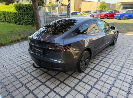 Tesla - Model 3