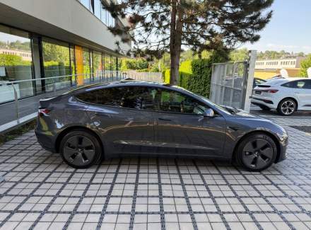 Tesla - Model 3