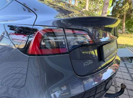 Tesla - Model 3