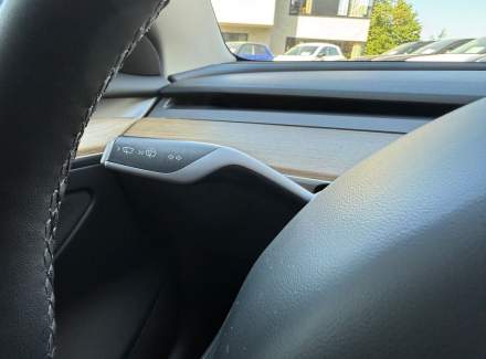 Tesla - Model 3