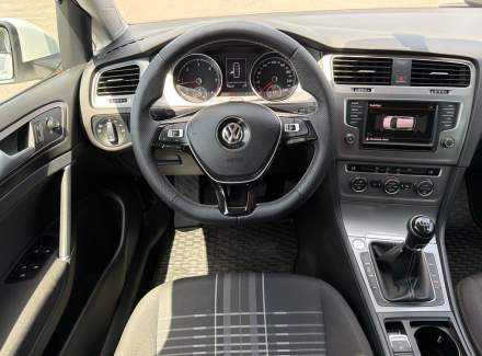 Volkswagen - Golf