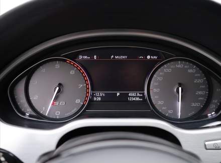 Audi - S8