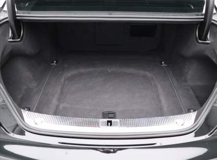 Audi - S8