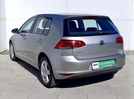 Volkswagen - Golf