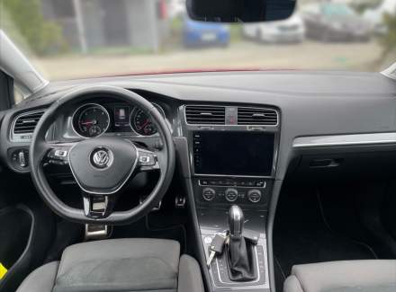 Volkswagen - Golf