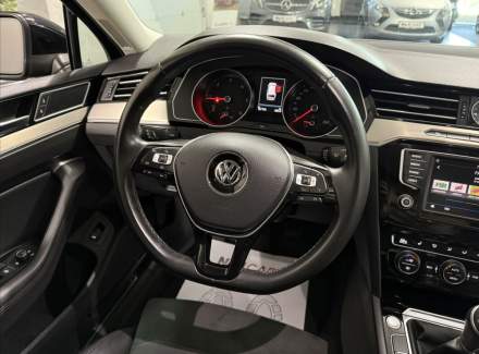 Volkswagen - Passat