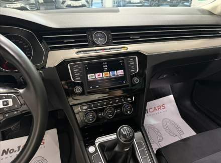 Volkswagen - Passat