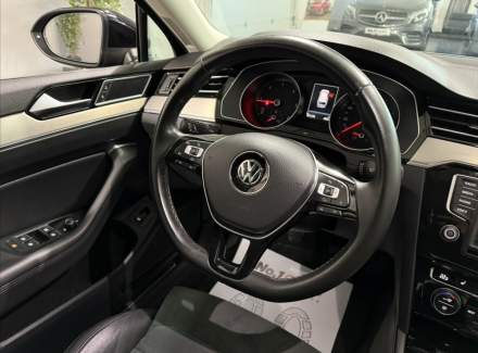 Volkswagen - Passat
