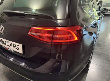 Volkswagen - Passat