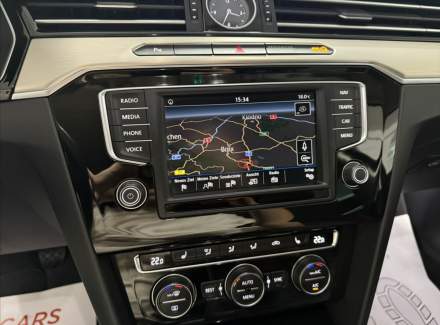 Volkswagen - Passat