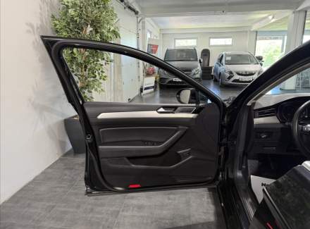 Volkswagen - Passat
