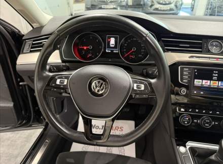 Volkswagen - Passat