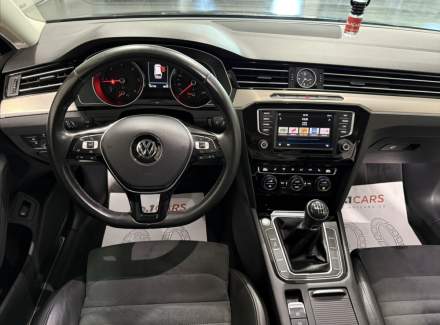 Volkswagen - Passat