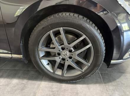 Volkswagen - Passat