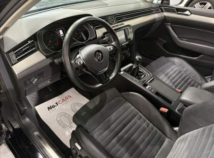 Volkswagen - Passat