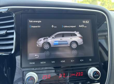 Mitsubishi - Outlander