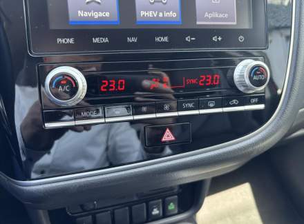 Mitsubishi - Outlander