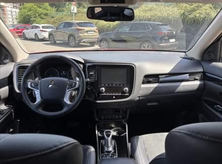 Mitsubishi - Outlander