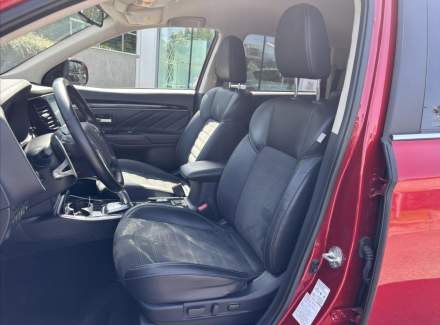 Mitsubishi - Outlander