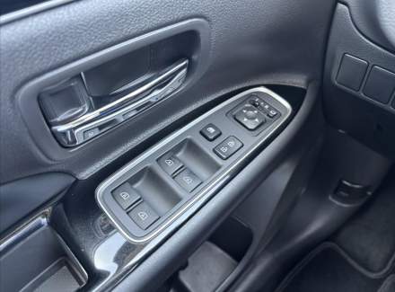 Mitsubishi - Outlander