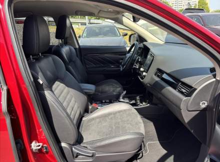 Mitsubishi - Outlander