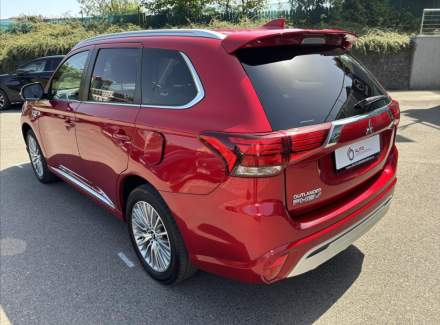 Mitsubishi - Outlander