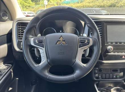 Mitsubishi - Outlander