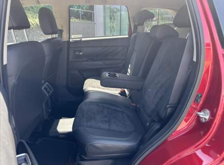 Mitsubishi - Outlander
