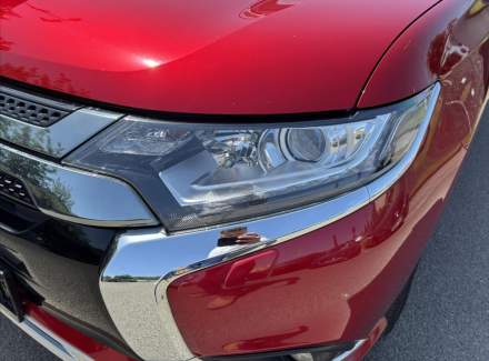 Mitsubishi - Outlander