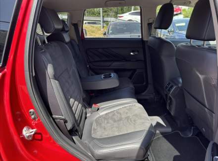 Mitsubishi - Outlander